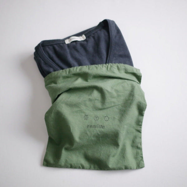 V-neck Tee （墨黒）
